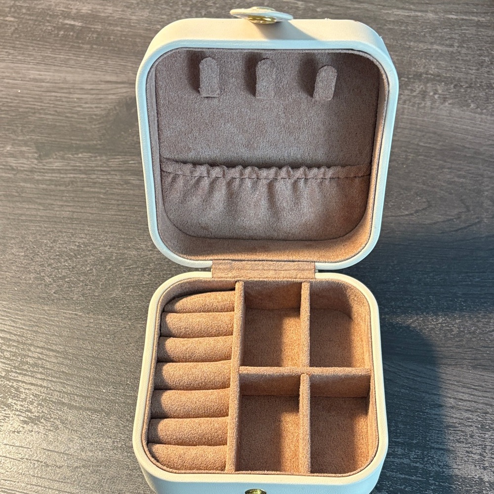 NWOT  Quilted Jewelry Box